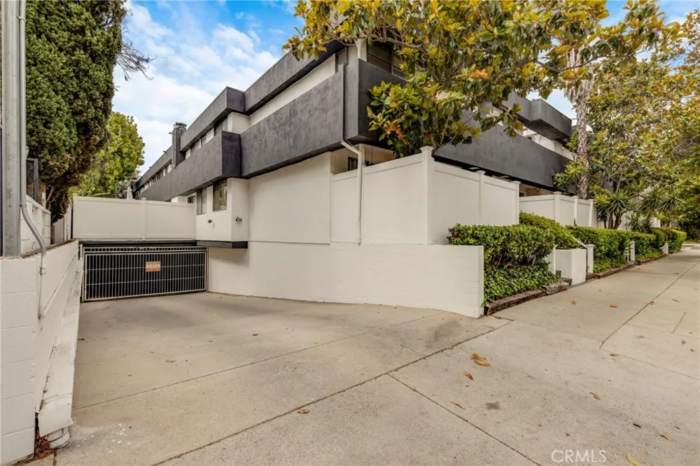 5142 Zelzah #25 Encino, CA 91316
