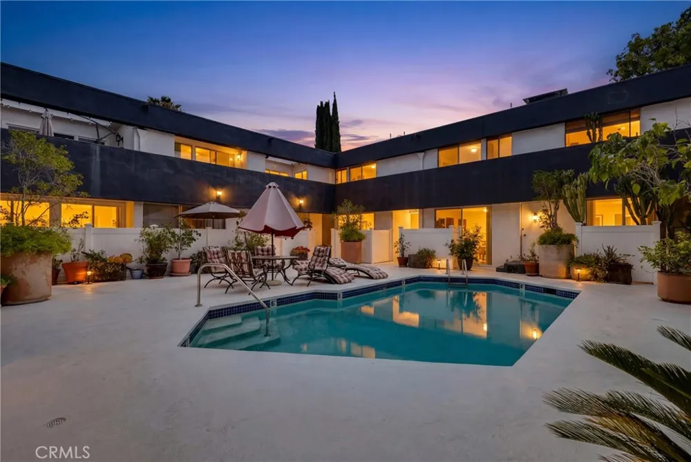 5142 Zelzah #25 Encino, CA 91316