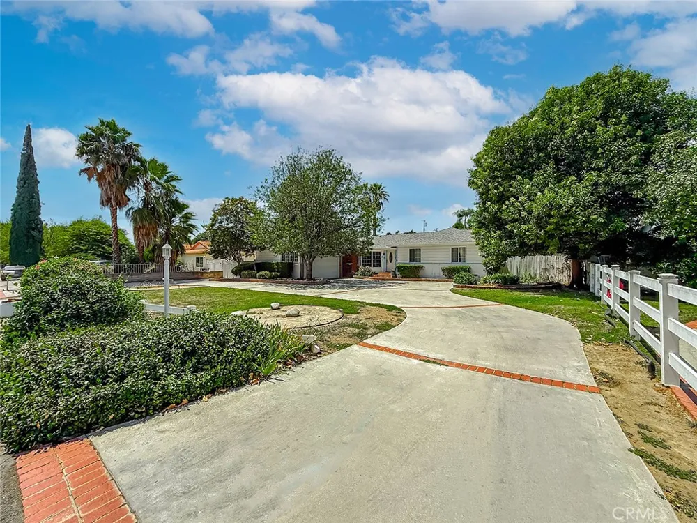 8809 Oak Park Avenue Sherwood Forest, CA 91325