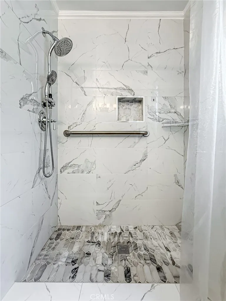 8809 Oak Park Avenue Sherwood Forest, CA 91325