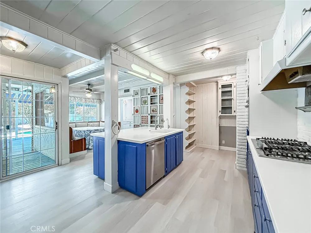 8809 Oak Park Avenue Sherwood Forest, CA 91325