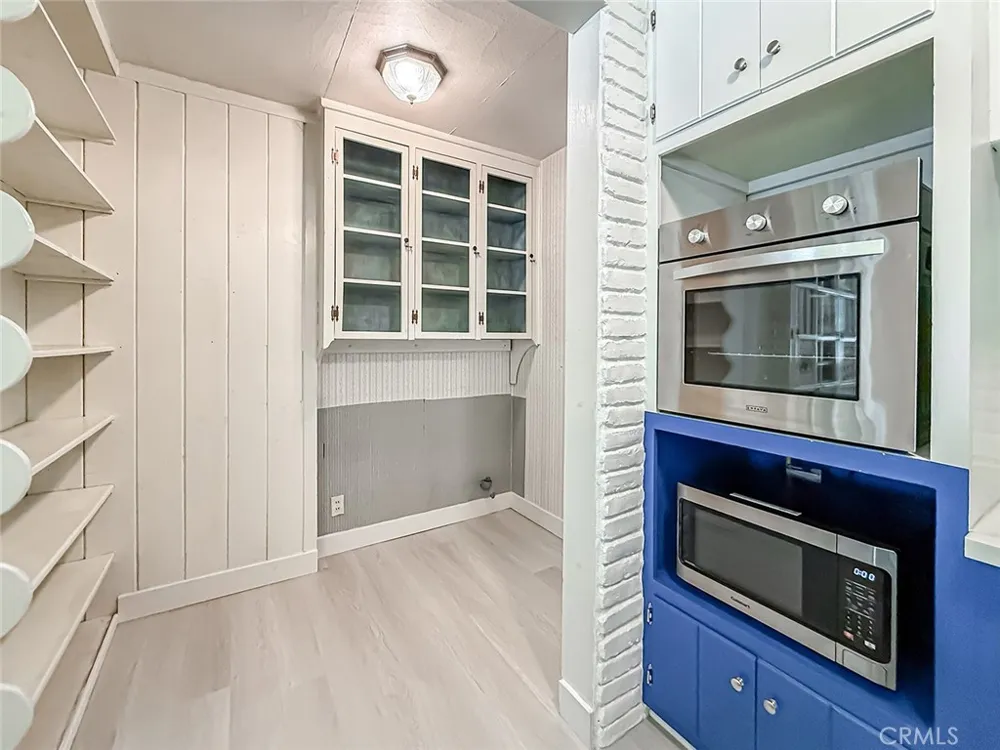 8809 Oak Park Avenue Sherwood Forest, CA 91325