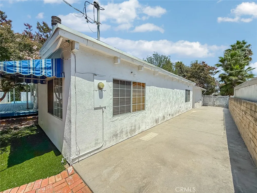 8809 Oak Park Avenue Sherwood Forest, CA 91325