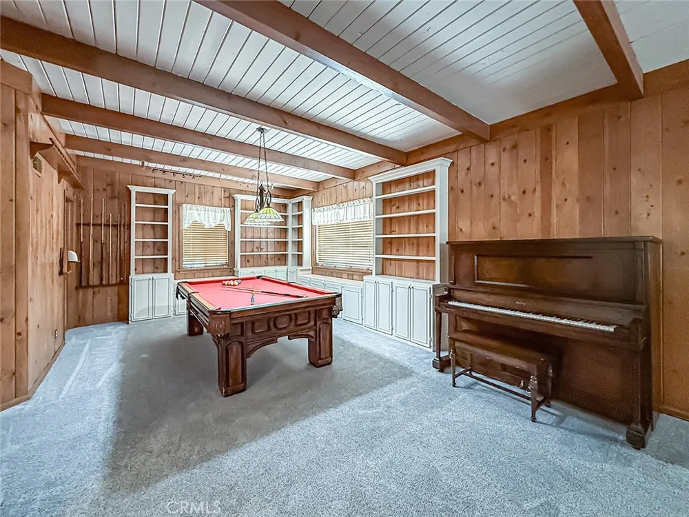 8809 Oak Park Avenue Sherwood Forest, CA 91325