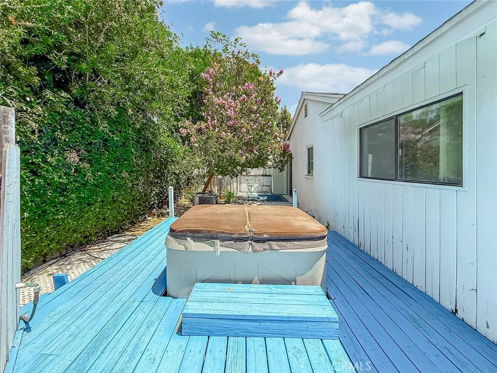 8809 Oak Park Avenue Sherwood Forest, CA 91325