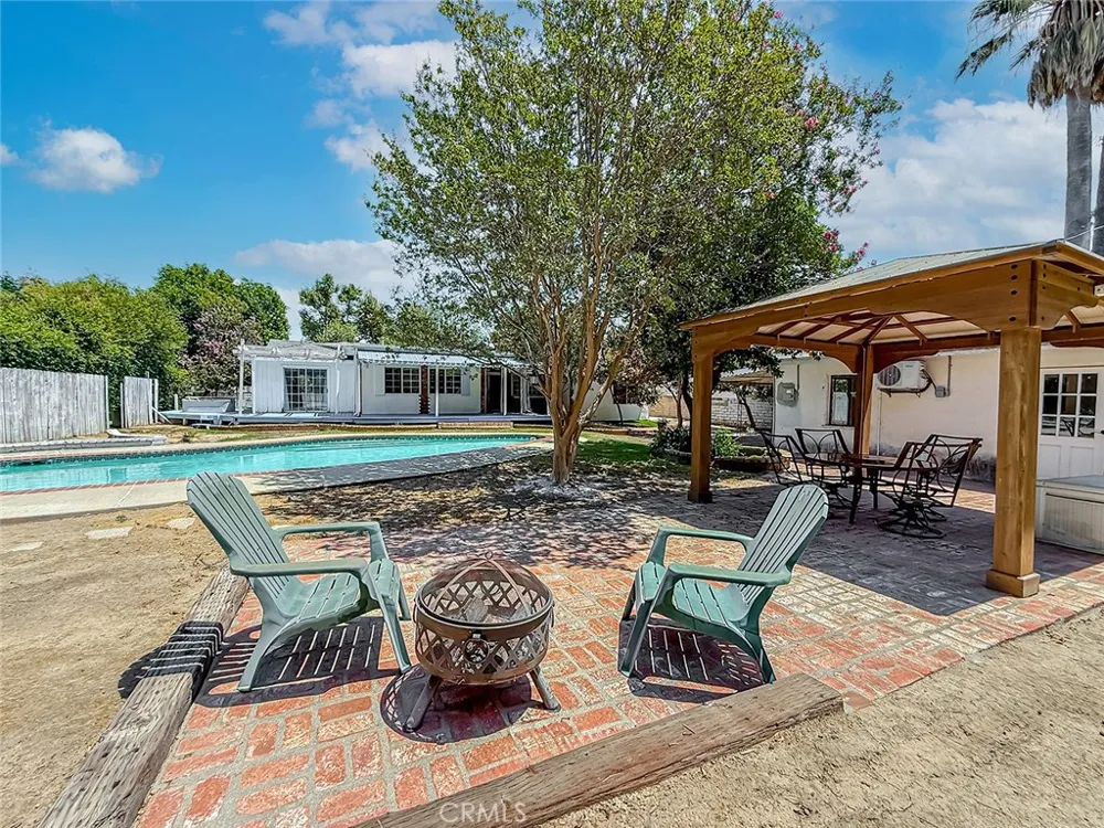 8809 Oak Park Avenue Sherwood Forest, CA 91325