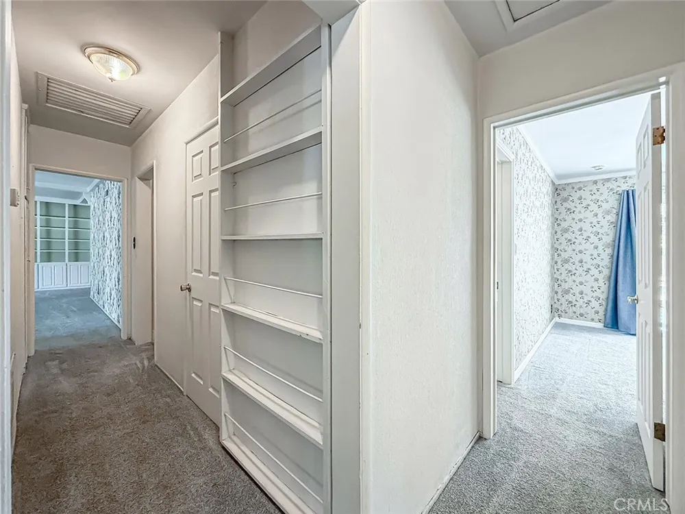 8809 Oak Park Avenue Sherwood Forest, CA 91325