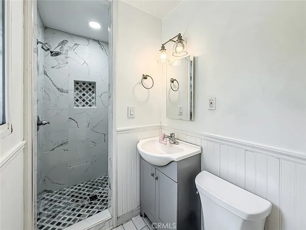 8809 Oak Park Avenue Sherwood Forest, CA 91325