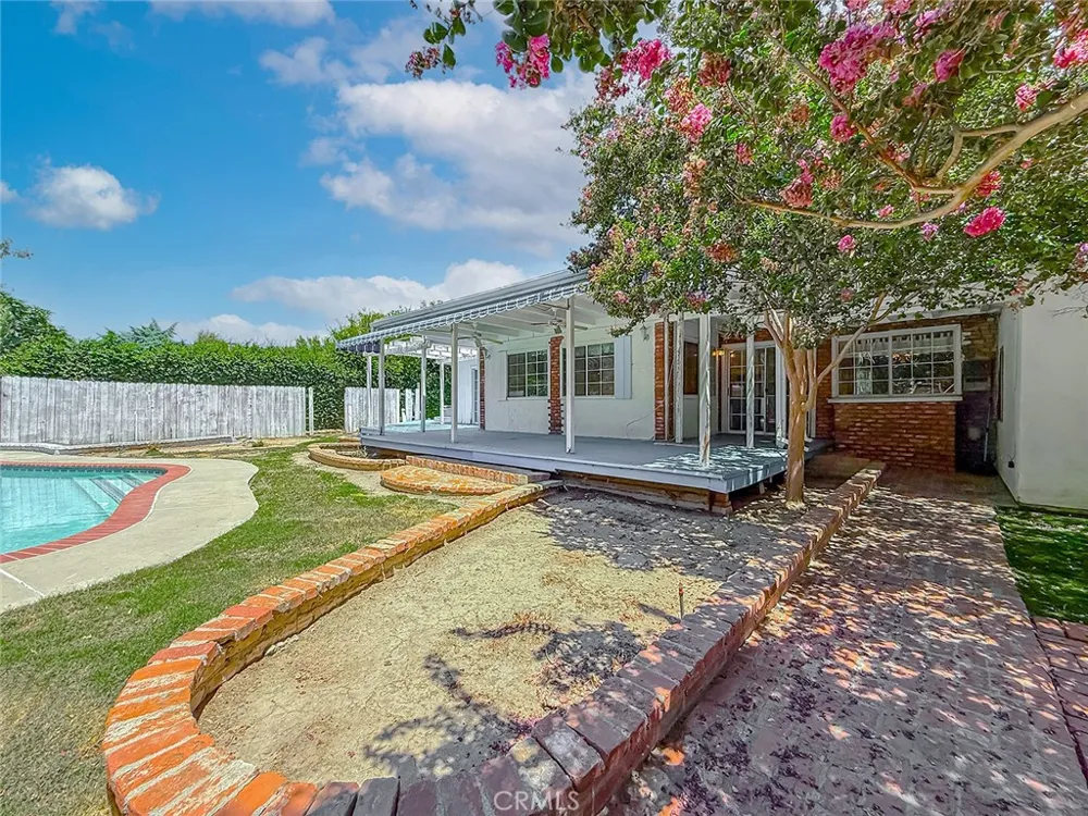 8809 Oak Park Avenue Sherwood Forest, CA 91325