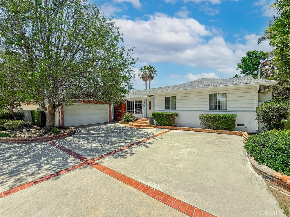 8809 Oak Park Avenue Sherwood Forest, CA 91325