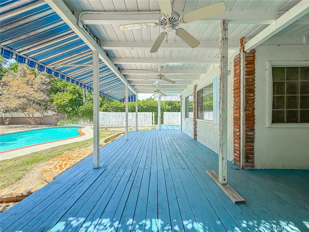 8809 Oak Park Avenue Sherwood Forest, CA 91325