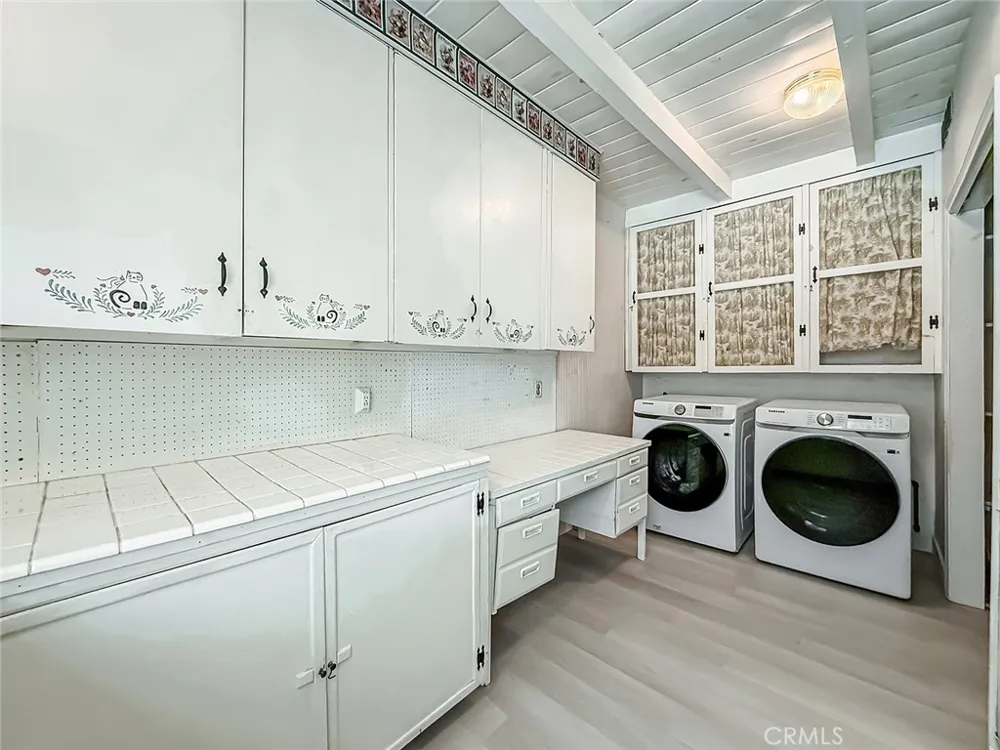 8809 Oak Park Avenue Sherwood Forest, CA 91325