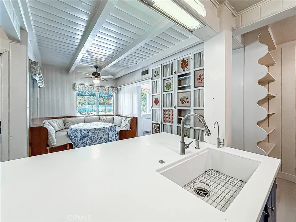 8809 Oak Park Avenue Sherwood Forest, CA 91325