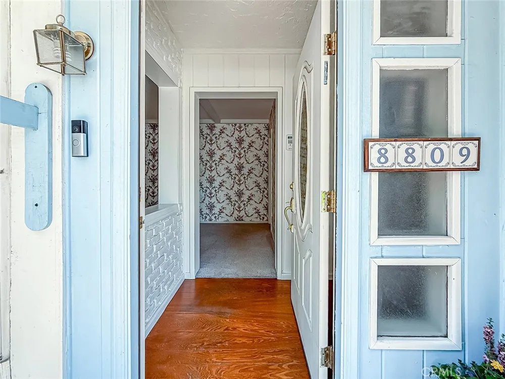 8809 Oak Park Avenue Sherwood Forest, CA 91325