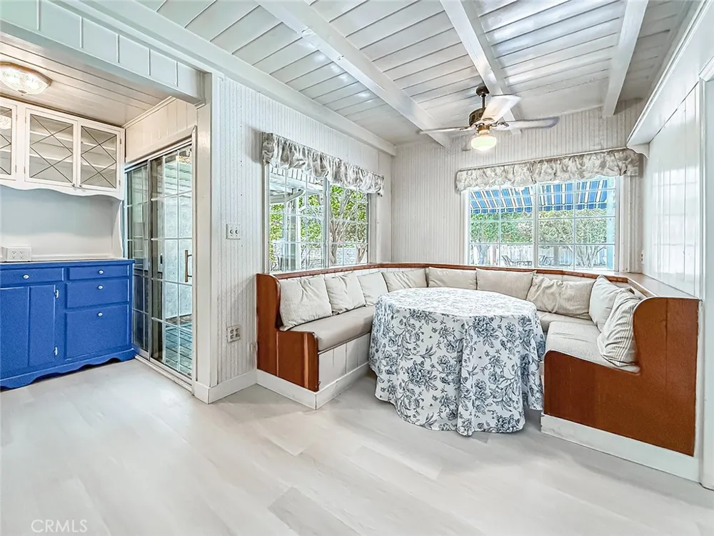 8809 Oak Park Avenue Sherwood Forest, CA 91325