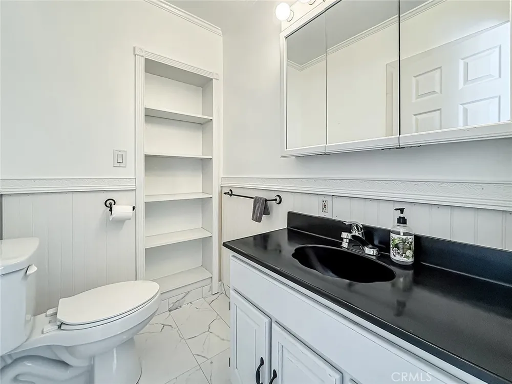 8809 Oak Park Avenue Sherwood Forest, CA 91325