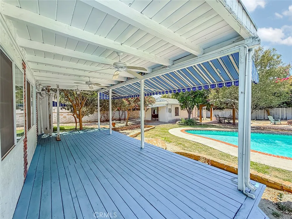 8809 Oak Park Avenue Sherwood Forest, CA 91325