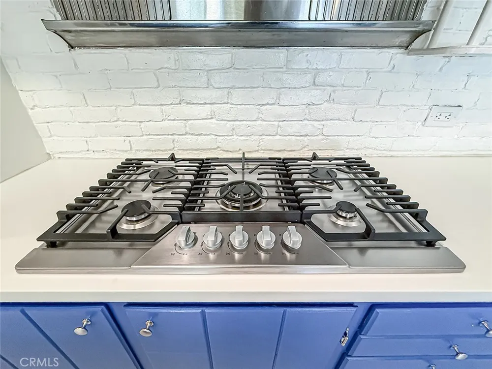 8809 Oak Park Avenue Sherwood Forest, CA 91325