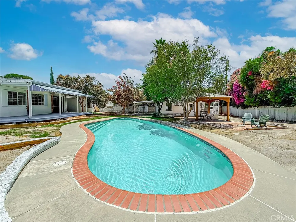 8809 Oak Park Avenue Sherwood Forest, CA 91325