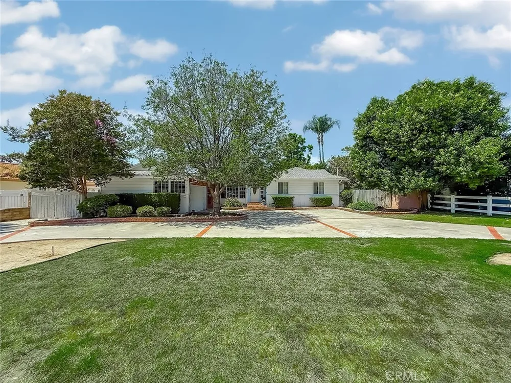 8809 Oak Park Avenue Sherwood Forest, CA 91325