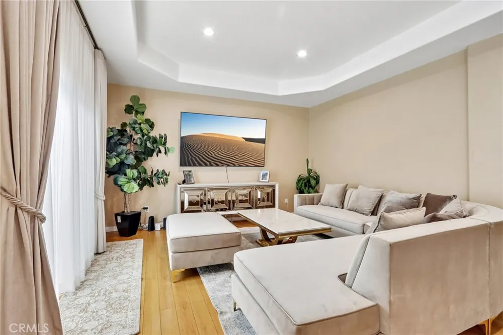 6921 Kian Court Van Nuys, CA 91406