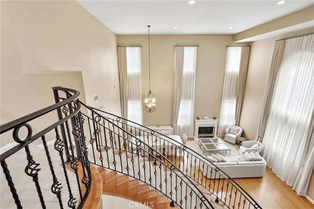 6921 Kian Court Van Nuys, CA 91406