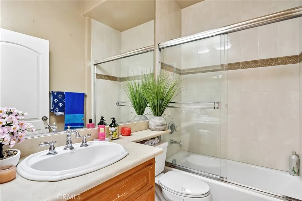 6921 Kian Court Van Nuys, CA 91406