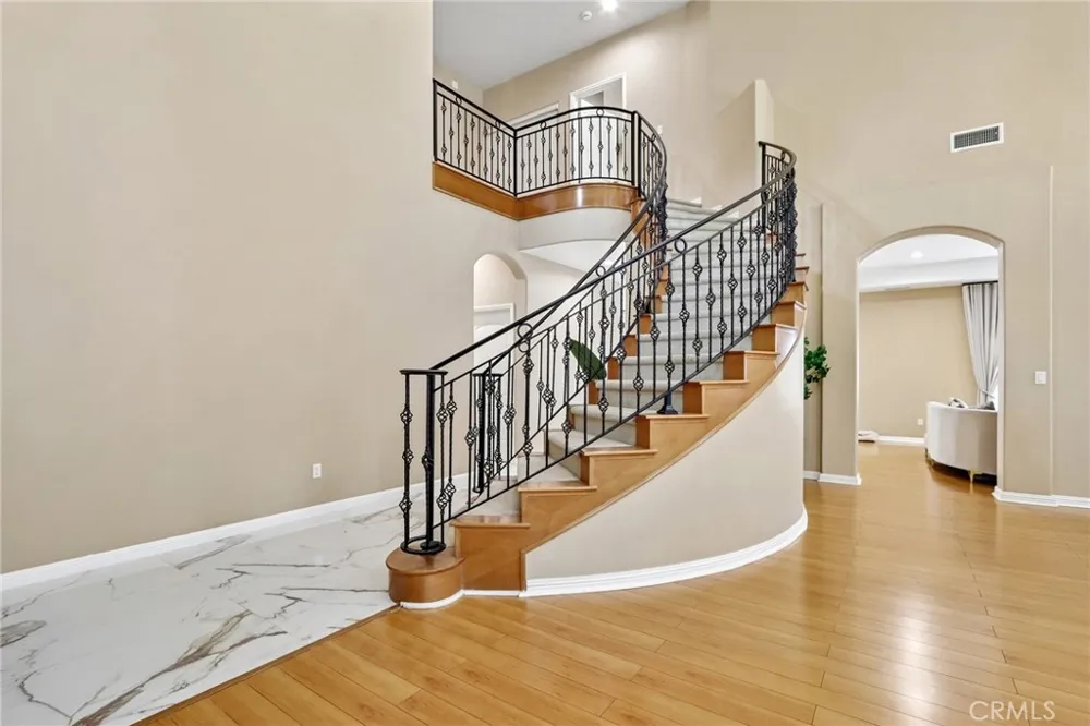 6921 Kian Court Van Nuys, CA 91406
