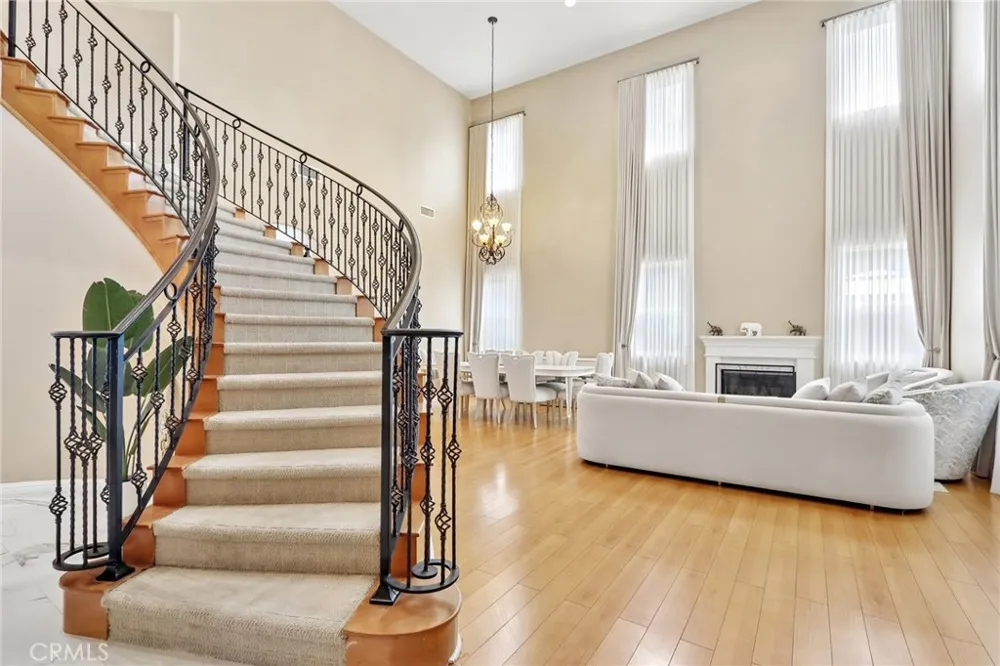 6921 Kian Court Van Nuys, CA 91406
