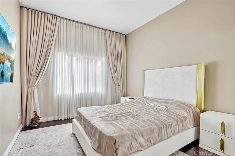 6921 Kian Court Van Nuys, CA 91406