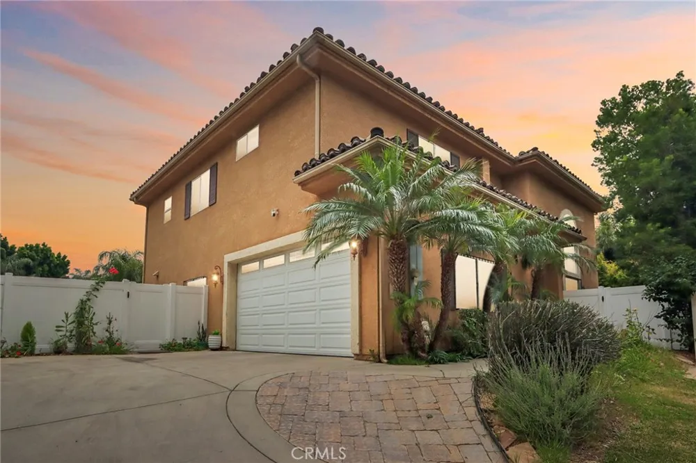 6921 Kian Court Van Nuys, CA 91406