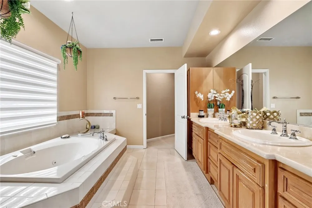 6921 Kian Court Van Nuys, CA 91406