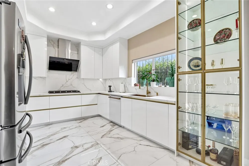 6921 Kian Court Van Nuys, CA 91406