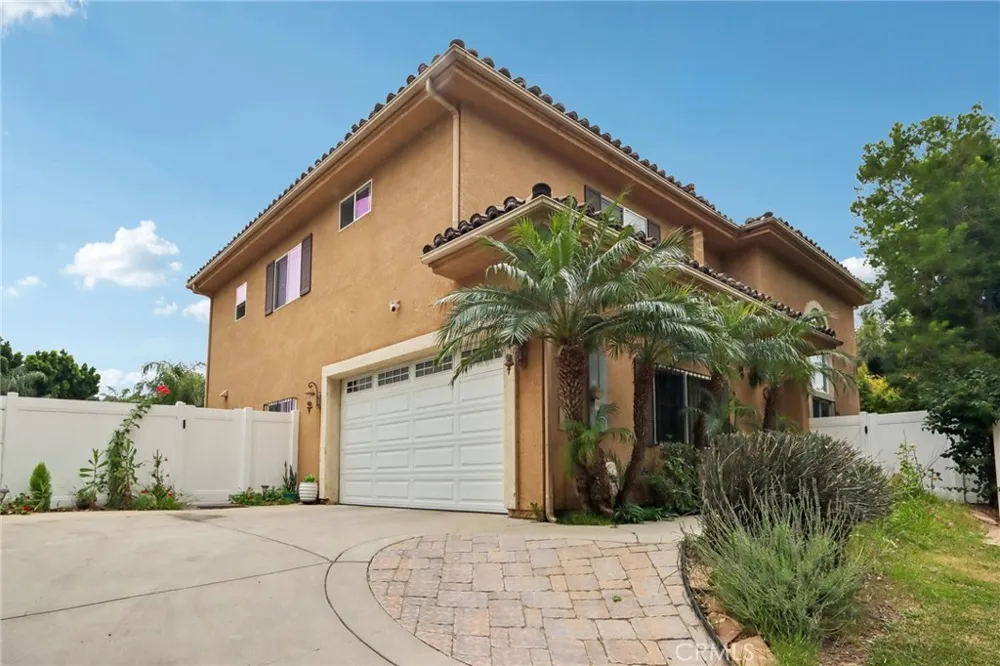6921 Kian Court Van Nuys, CA 91406