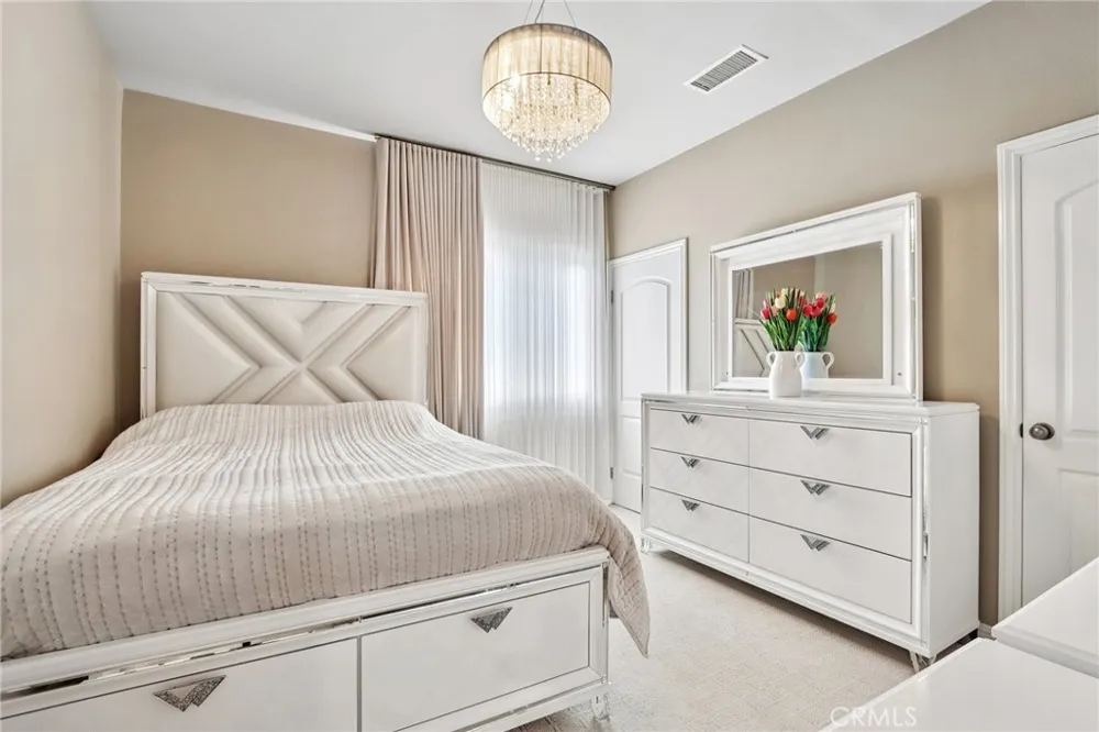 6921 Kian Court Van Nuys, CA 91406