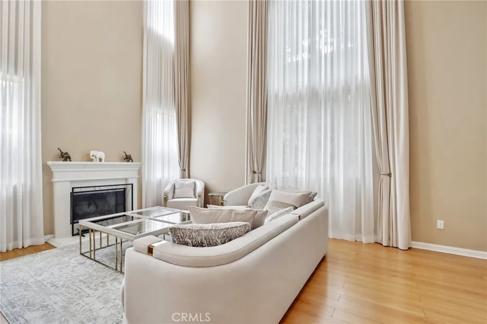 6921 Kian Court Van Nuys, CA 91406