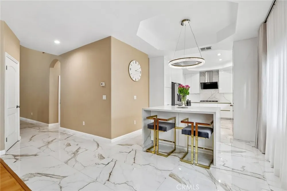 6921 Kian Court Van Nuys, CA 91406