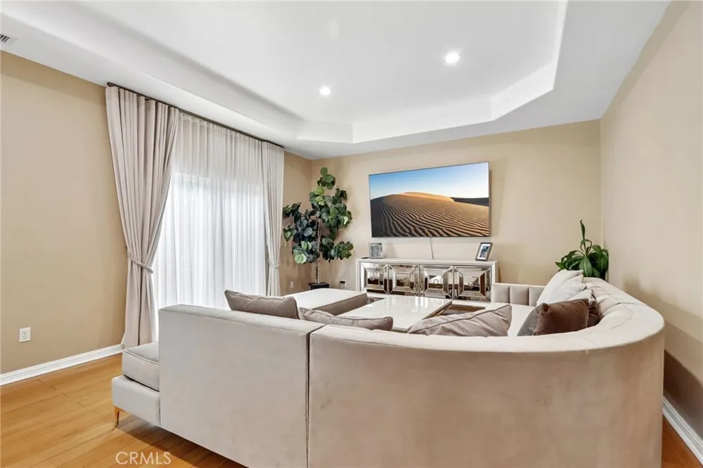 6921 Kian Court Van Nuys, CA 91406