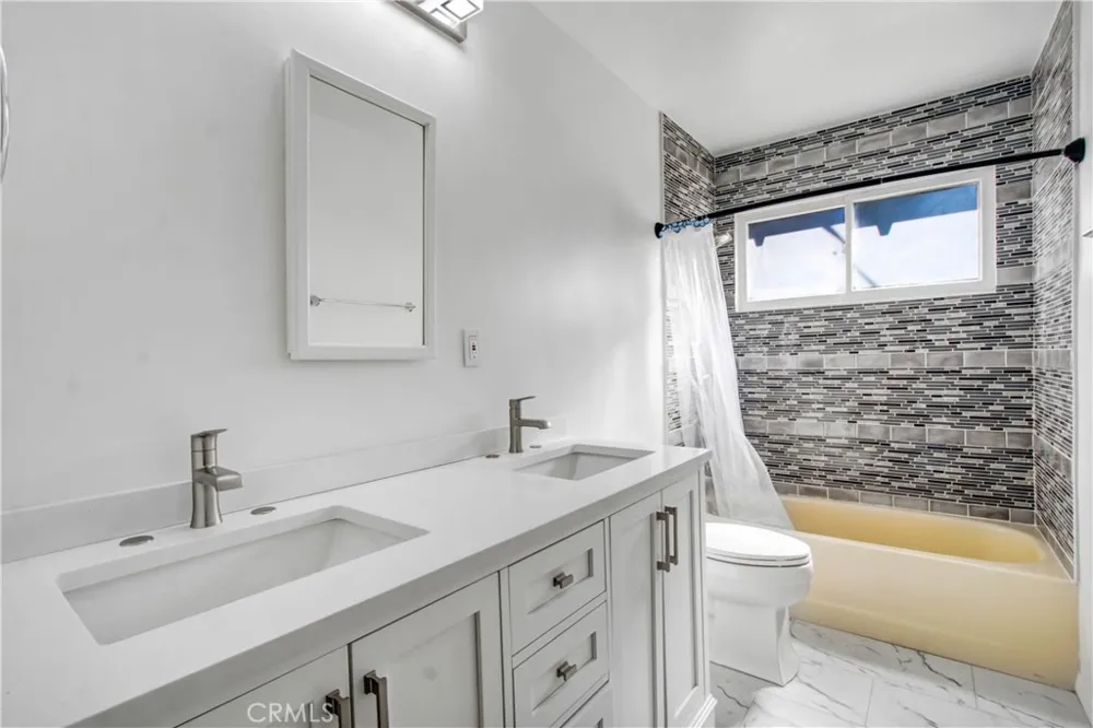 6904 Royer Avenue West Hills, CA 91307