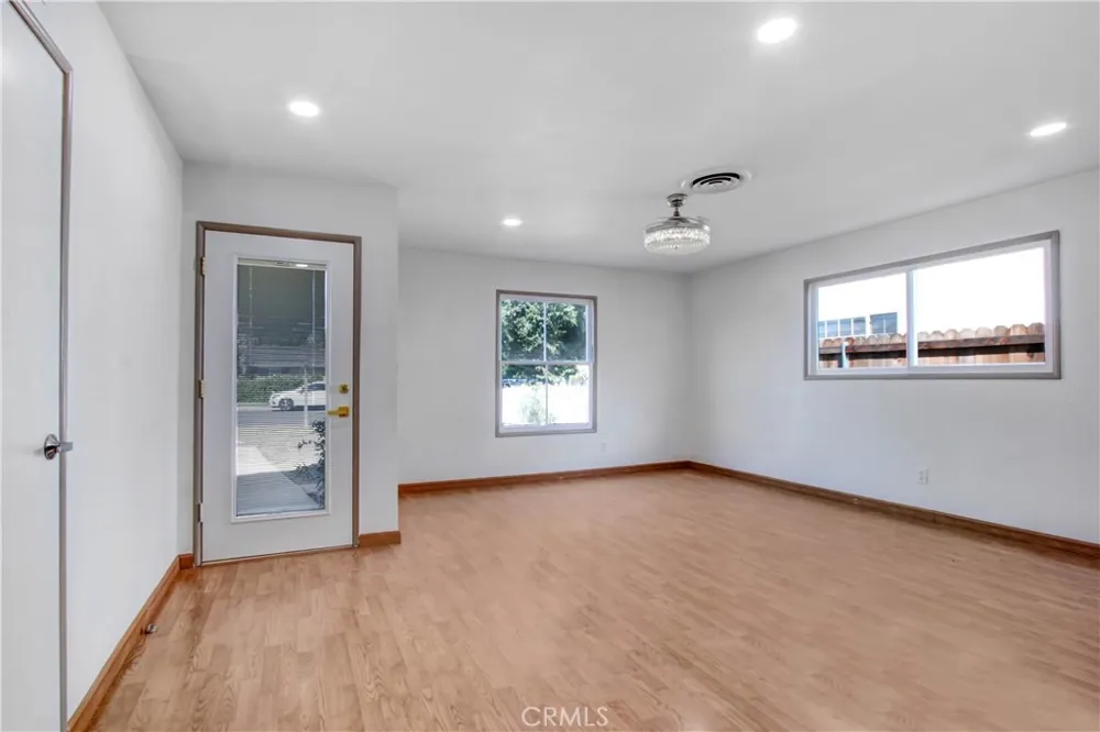 6904 Royer Avenue West Hills, CA 91307