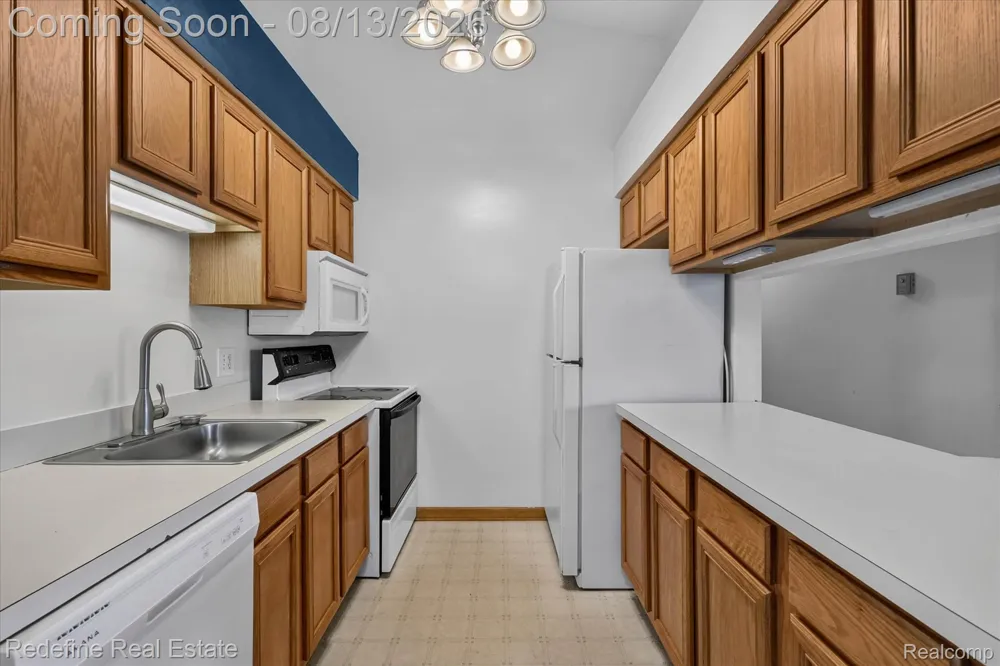 9696 Sawgrass Court #6 Van Buren Charter Township, MI 48111