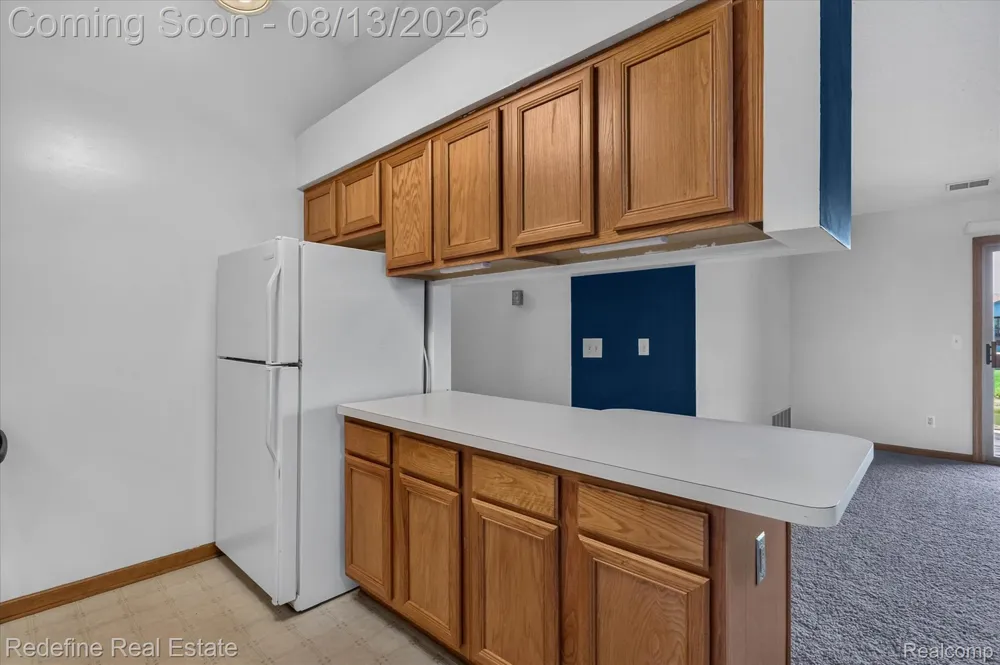 9696 Sawgrass Court #6 Van Buren Charter Township, MI 48111