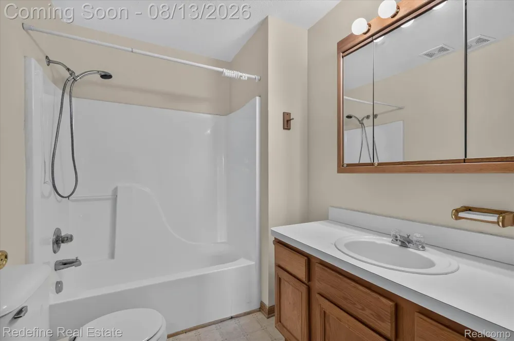 9696 Sawgrass Court #6 Van Buren Charter Township, MI 48111