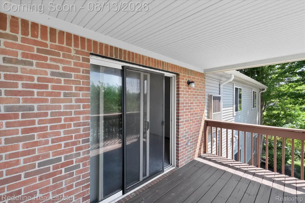 9696 Sawgrass Court #6 Van Buren Charter Township, MI 48111