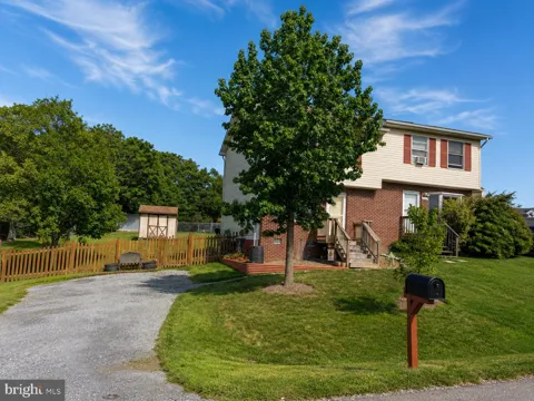 106 LAKERIDGE DRIVE