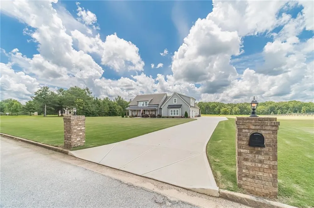302 Savannah Drive Mansfield, GA 30055