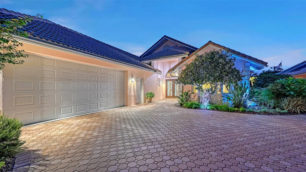 5476 GOLF POINTE DRIVE Sarasota, FL 34243