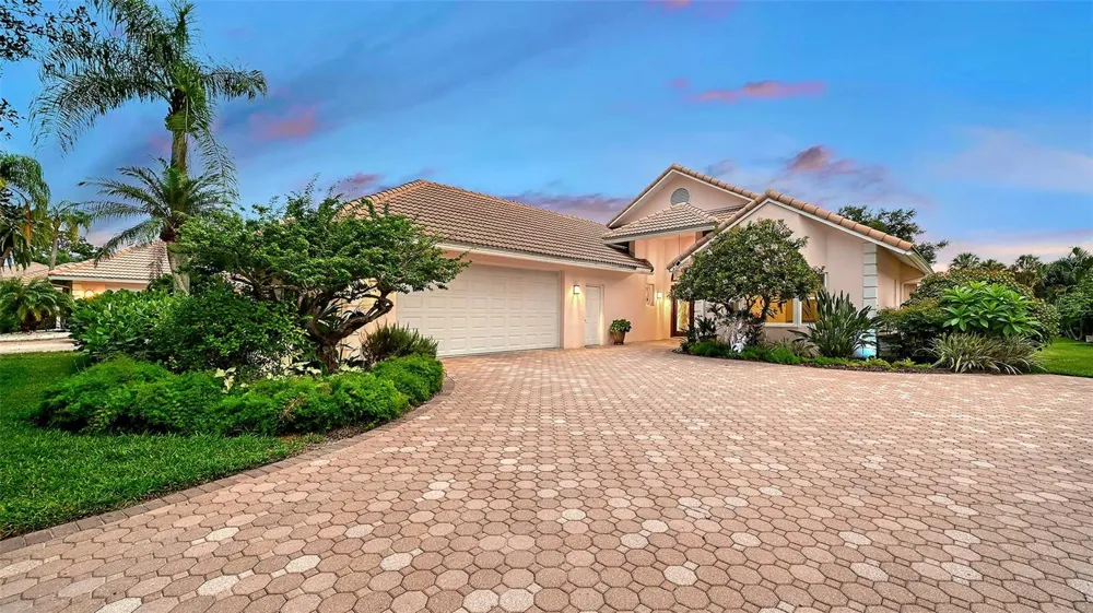 5476 GOLF POINTE DRIVE Sarasota, FL 34243