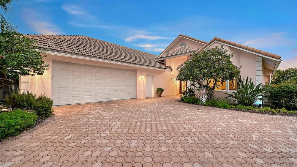 5476 GOLF POINTE DRIVE Sarasota, FL 34243