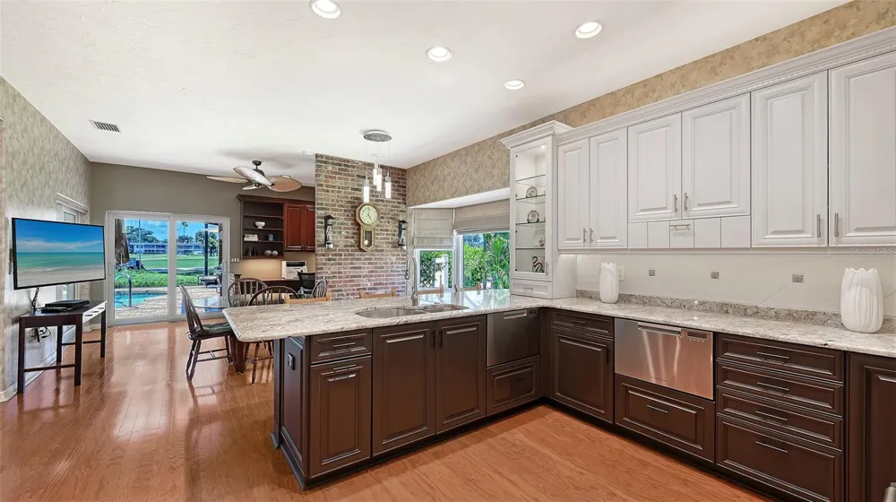 5476 GOLF POINTE DRIVE Sarasota, FL 34243